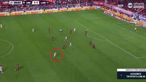 Na semaforu 76. minuta i 1:1, prima loptu na 40 metara od gola, a onda potez za historiju!